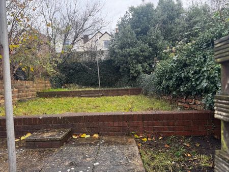 1 Bed Flat, Howard Road, BS3 - Photo 3