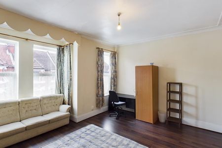 6 bedroom House To Let - Photo 2