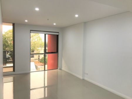 As New Convenient 1 bed 1 Study in the heart of Granville - Available from now !!! - Photo 2