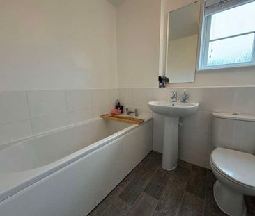 Viscount Close, Shiremoor, Newcastle Upon Tyne, NE27 - Photo 2