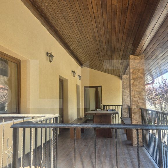 Casa cu 3 dormitoare de inchiriat, 236 mp, teren 525 mp, Sem - Fotografie 1