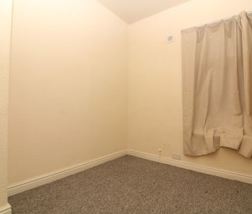 2 Bedroom Mid Terraced House - Photo 2