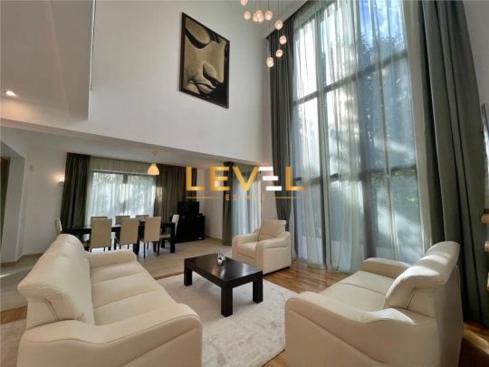 Vila cu 5 camere cu 5000 mp gradina si casa de oaspeti - Fotografie 1