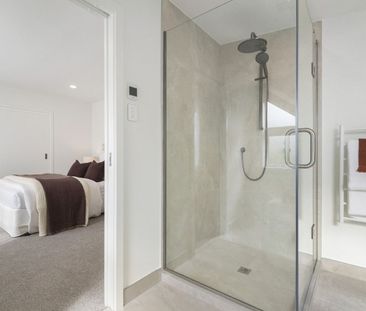 Luxury Living in the Heart of Devonport! - Photo 3