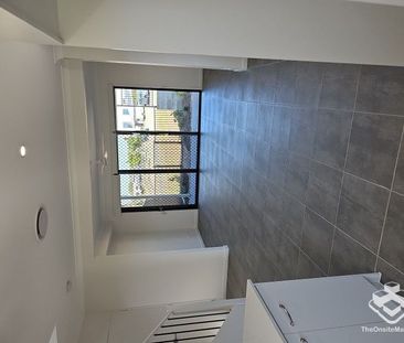 GREAT LOCATION-NEAR NEW FULLY DUCTED 3 BED 2 BATH TOWNHOUSE - Photo 6