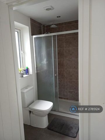 3 bedroom detached house to rent - Photo 3