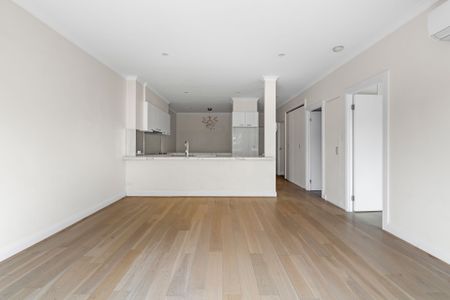 Light, Bright & Spacious - Photo 2