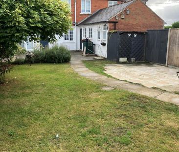 4 bedroom semi-detached house to rent - Photo 5