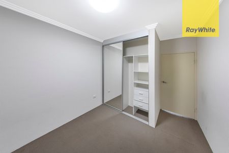 Fantastic 2 Bedroom Apartment - Photo 3
