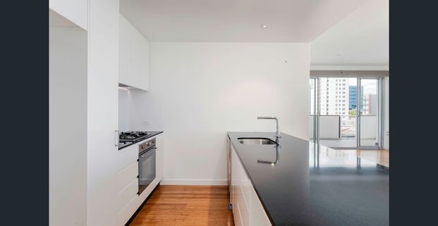 UNFURNISHED 2 BEDROOM ERGO APARTMENT - Photo 1