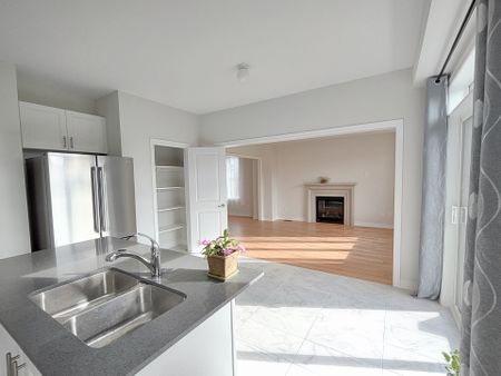 For Lease - 4 Sam Battaglia Crescent, Georgina, Ontario - Photo 3