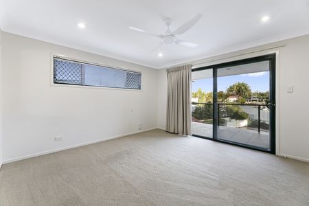 76 Boomerang Crescent, Bundall QLD 4217 - Photo 5