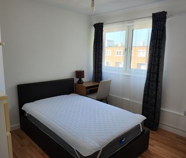 Studio Flat, Billington House, SW8 - Photo 1
