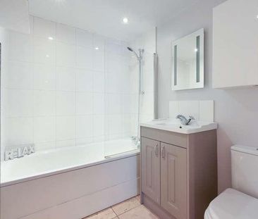 Flat E, Waldegrave Road, Teddington, TW11 - Photo 3