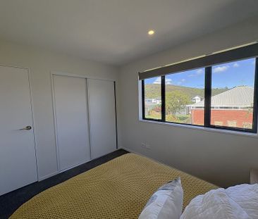 Modern, Sunny 2-Bedroom Townhouse - Photo 4