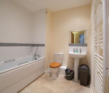 2 bedroom apartment to rent - Photo 2