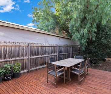 Spacious Family Home in Quiet Court Location! - Photo 5