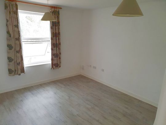 2 Bed Flat, Tremona Court, SO16 - Photo 1