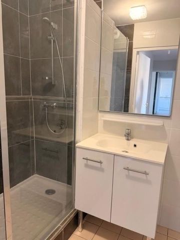 Location Appartement 3 pièces 71m² LYON 4ème - Photo 4