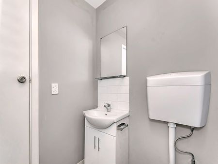 Cute & Modern 1x1 Unit in Secure Complex - Photo 3