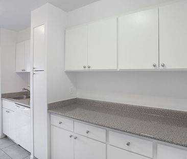 3333 West Jean Talon Street, Montréal, QC - Photo 2