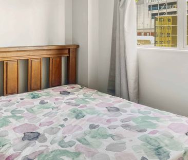 Modern 2 bedroom furnished apartment with Harbour bridge views! - Photo 3