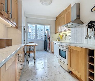 A deux pas de l'ULB spacieux appartement meublé de 134m² 3 chambres - Photo 2