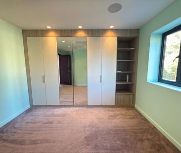 4 bedroom semi-detached house to rent - Photo 5