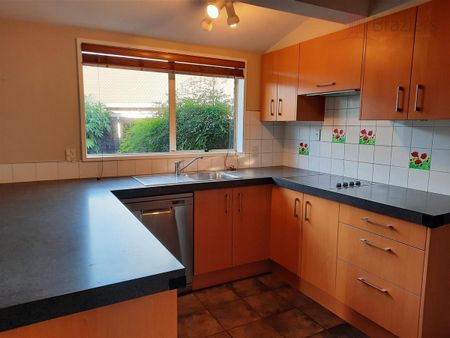 48 Karnak Crescent, Russley - Photo 4