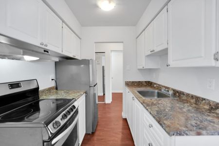Colonial House Apartments - 1 Bedroom - Photo 2