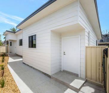 Stylish, Spacious & Super Convenient! - Photo 3