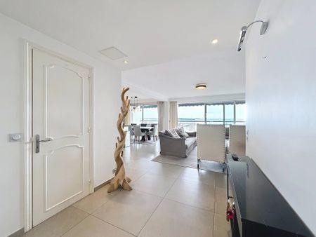 Cannes Centre - Spacieux appartement 3 pièces vue mer à louer à l'année - Photo 2