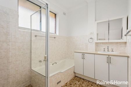 Well-Presented Three-Bedroom Unit in Boutique Block - Photo 3