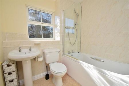 3 bedroom semi-detached house to rent - Photo 4