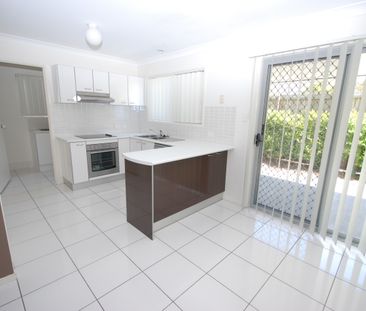 Terrific townhouse ready for new tenants! - Photo 5