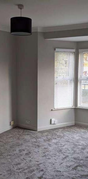 Eastern Road, Romford, RM1 - Photo 1