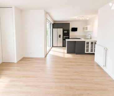 NOUVEAUTE TRENTE CINQ NOTAIRES- A LOUER- PLEIN CENTRE-VILLE DE BRUZ... - Photo 2
