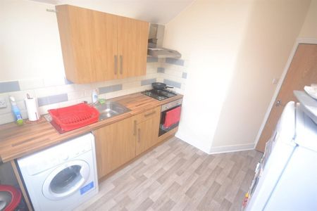 1 bedroom Flat To Let - Photo 5