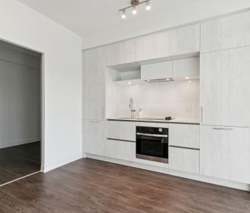 For Lease - 2 David Eyer Road Unit# 931, Richmond Hill, Ontario - Photo 5