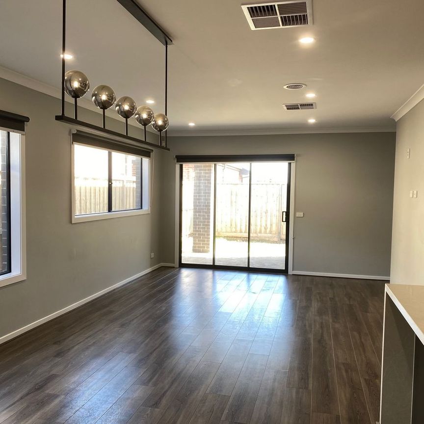 Stunning Family Home in Manzeene Estate - Photo 1