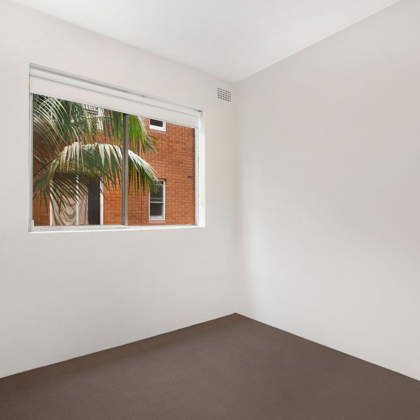 Convenient Mascot Living in a Quiet Block of Eight - Photo 1