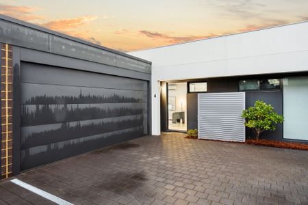 MODERN, LOW-MAINTENANCE LIVING IN A PRIVATE CUL-DE-SAC - Photo 2