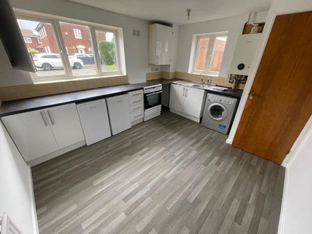 3 bedroom semi-detached house to rent - Photo 4