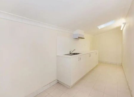 Banksia - Photo 4