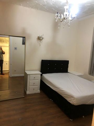 4 bedroom terraced house to rent - Photo 4