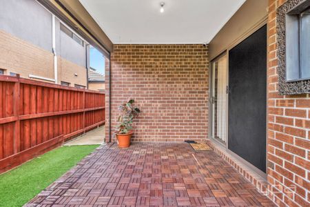 Stylish Family Living in Waterhaven Estate !! - Photo 4