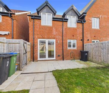 3 bedroom semi-detached house to rent - Photo 3