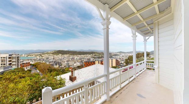 Spacious 5-Bedroom Apartment with Stunning Wellington Views – Kelburn, 6012 - Photo 1