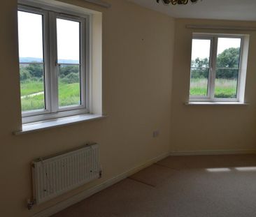 3 bedroom end of terrace house to rent - Photo 4