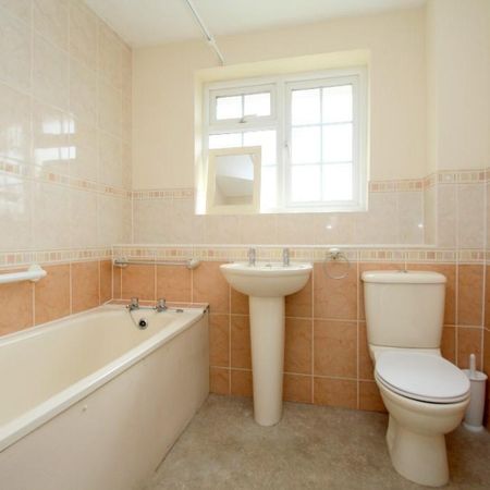 3 bedroom apartment to rent - Photo 3